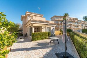Chalet en venta en Orihuela Costa photo 0