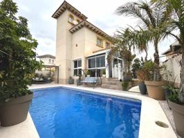 Chalet en venta en Orihuela Costa photo 0