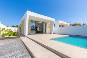 Chalet en venta en Torrevieja photo 0