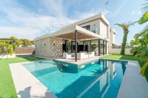 Chalet en venta en Torrevieja photo 0