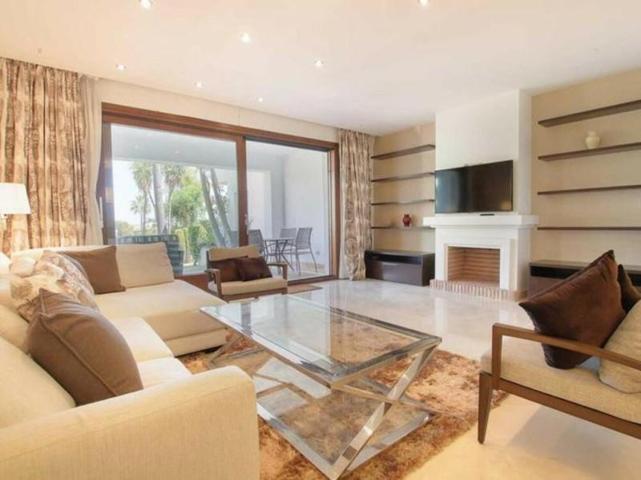 Casas de pueblo en venta en Benahavís photo 0