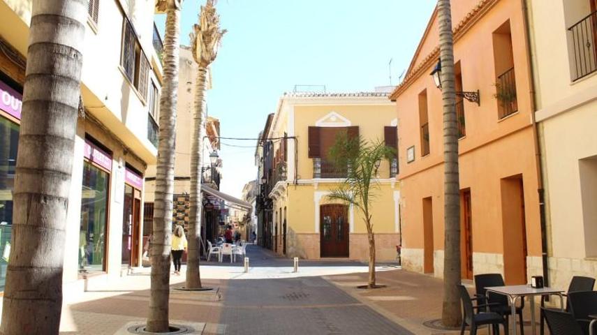 Local comercial en alquiler en Denia photo 0