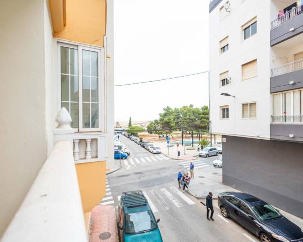 Piso en venta en Torrevieja, Centro photo 0
