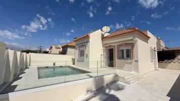 Chalet en venta en Torrevieja photo 0