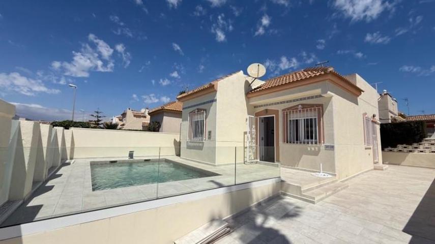 Chalet en venta en Torrevieja photo 0