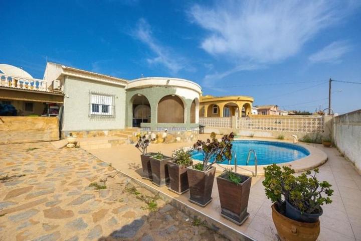 Chalet en venta en Torrevieja photo 0