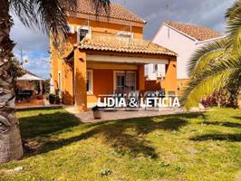Chalet en venta en Alcalá de Guadaira, Oromana photo 0