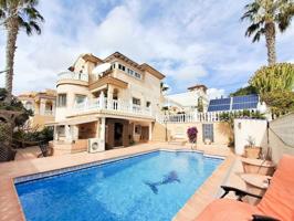 Chalet en venta en Orihuela Costa photo 0