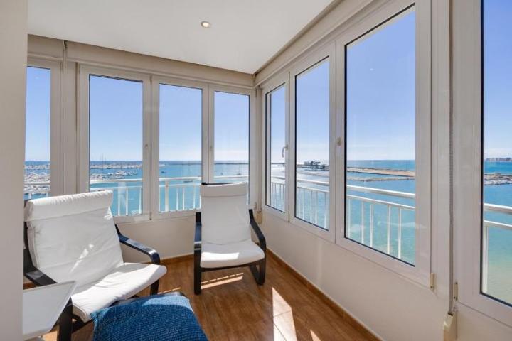 Apartamento en venta en Torrevieja photo 0