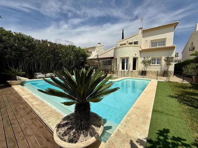 Chalet en venta en Orihuela Costa photo 0