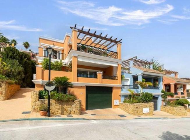 Casas de pueblo en venta en Marbella, Nueva Andalucia - Brisas del Sur photo 0