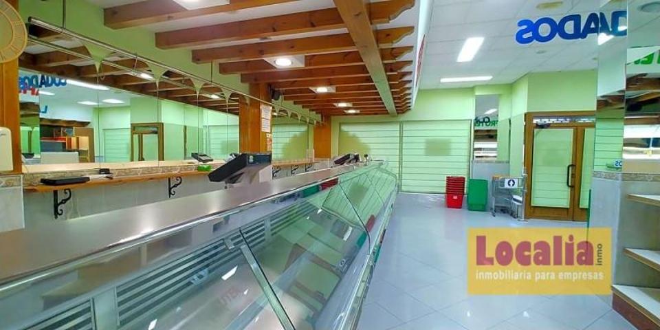 Local comercial en alquiler en Torrelavega photo 0
