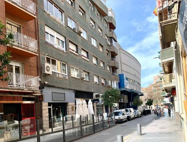 Apartamento en venta en Granada, Centro photo 0