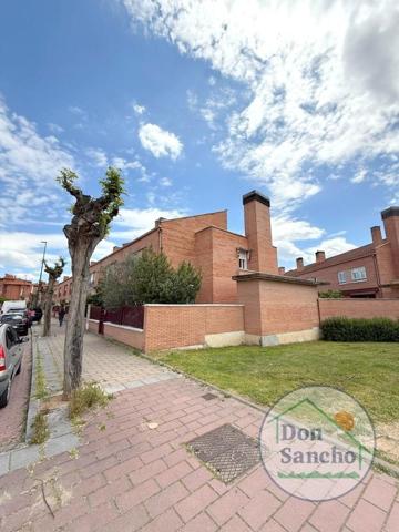 Adosada en venta en Valladolid photo 0
