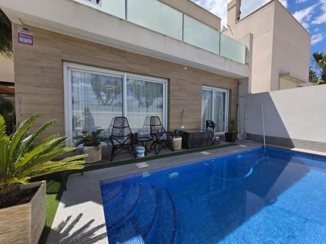 Chalet en venta en Pilar de la Horadada photo 0