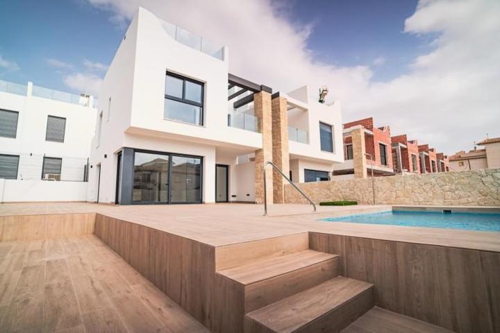 Chalet en venta en Orihuela Costa photo 0