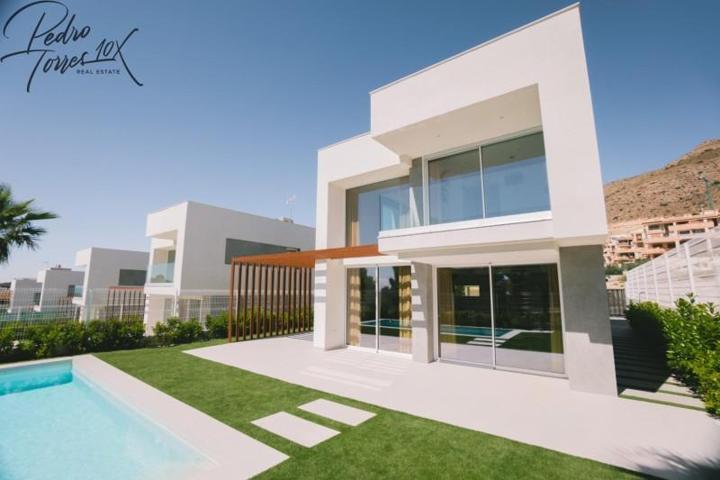 Chalet en venta en Finestrat, Sierra cortina photo 0