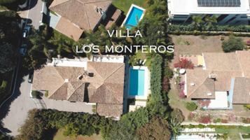 Chalet en venta en Marbella, Los Monteros - Costa photo 0