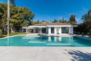 Chalet en venta en Marbella, Rio Real photo 0