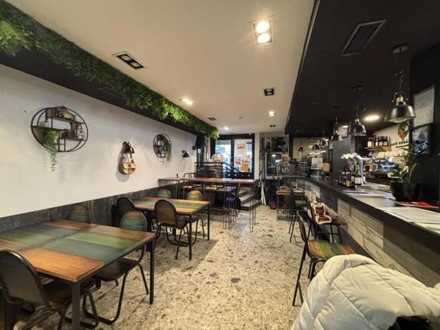Local comercial en alquiler en Irun, Santiago Kalea, 20304 photo 0