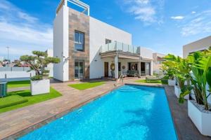 Chalet en venta en Orihuela Costa photo 0