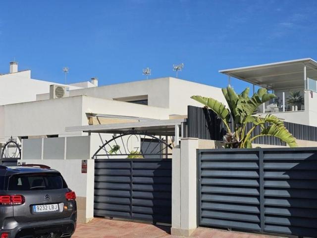 Chalet en venta en Daya Nueva photo 0