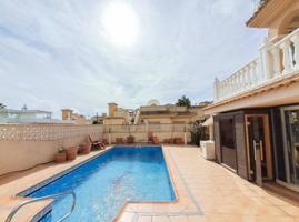 Chalet en venta en Orihuela Costa photo 0