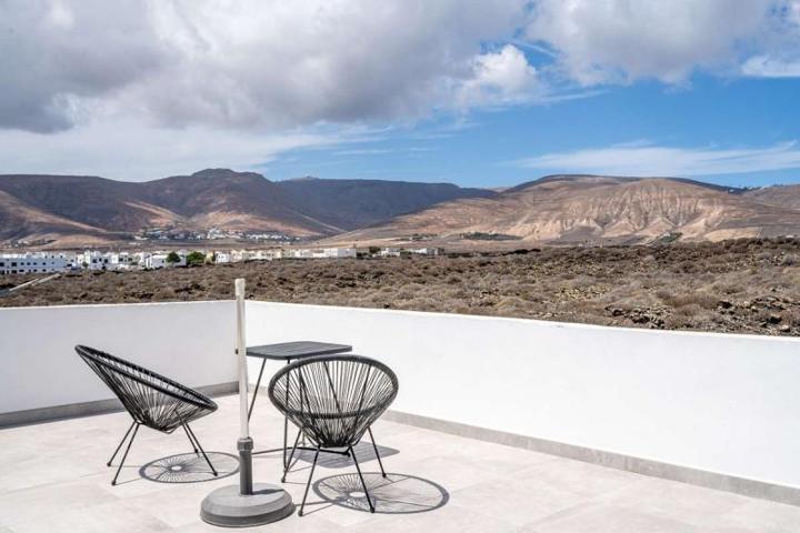 Casas de pueblo en venta en Haría, Punta Mujeres photo 0