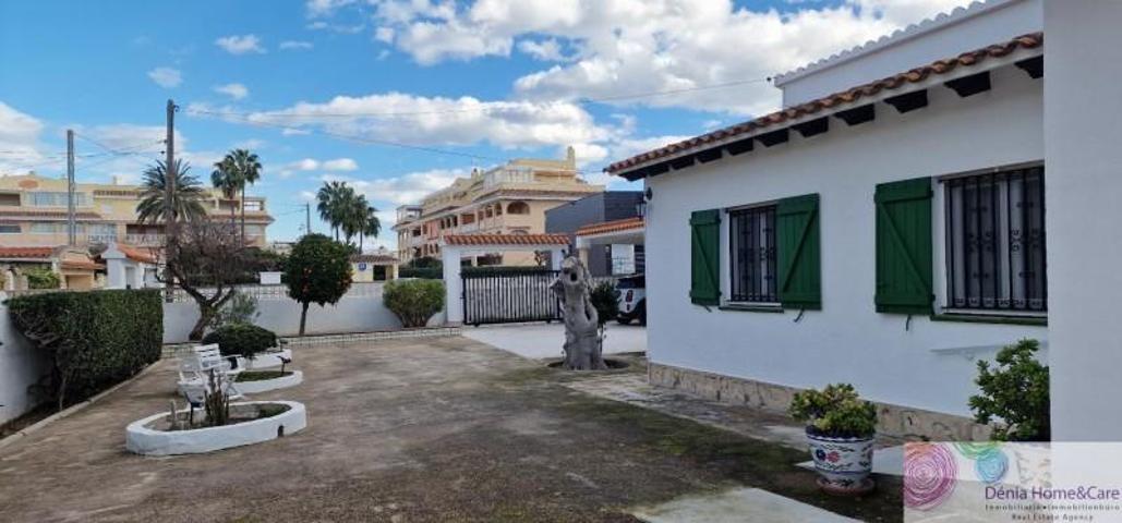 Chalet en venta en Denia, Las marinas hasta km 6 photo 0