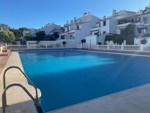 Adosada en venta en Estepona, Costa del Sol photo 0