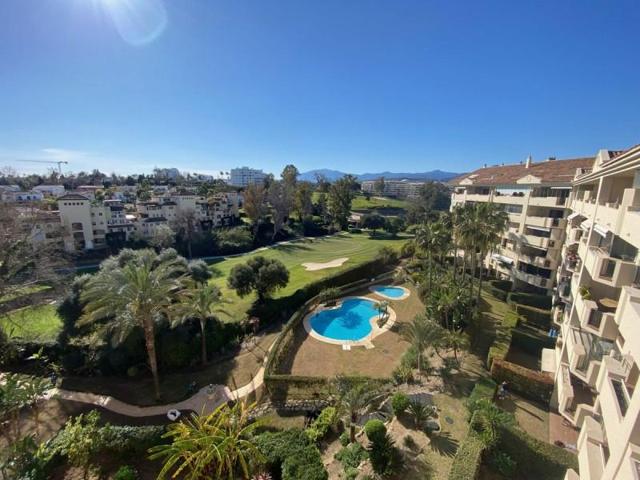 Apartamento en venta en Marbella, Costa del Sol photo 0