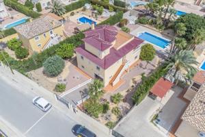 Chalet en venta en Mutxamel photo 0