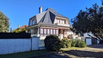 Chalet en venta en Santoña, Playa de Berria photo 0