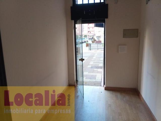 Local comercial en alquiler en Camargo, Calle Romea, 39600 photo 0