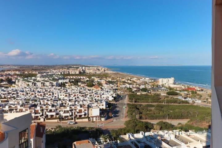 Apartamento en venta en Torrevieja, Cabo cervera photo 0