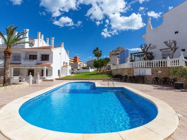 Casa con terreno en venta en Torrevieja photo 0