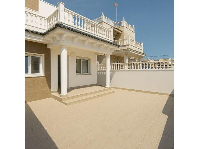 Casa con terreno en venta en Torrevieja photo 0