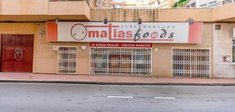 Local comercial en venta en Torrevieja, Centro photo 0