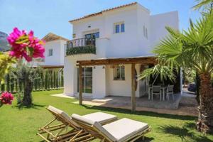 Chalet en venta en Denia photo 0