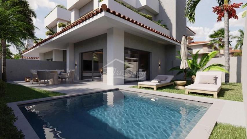 Chalet en venta en Arona photo 0