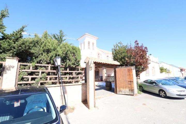 Chalet en venta en Orihuela Costa, La Zenia photo 0