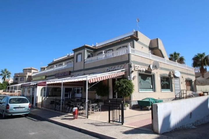 Local comercial en venta en Orihuela Costa, Villamartin photo 0