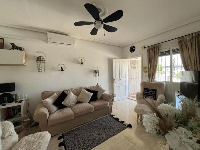 Apartamento en venta en Torrevieja photo 0