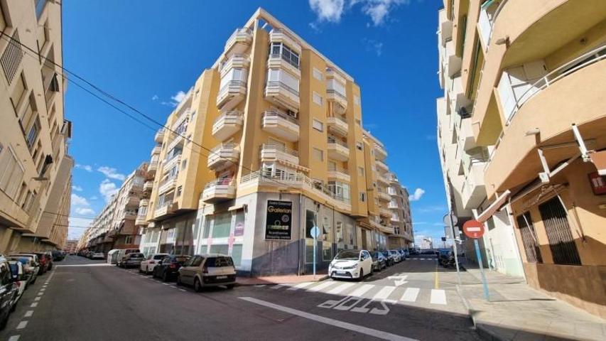 Apartamento en venta en Torrevieja photo 0