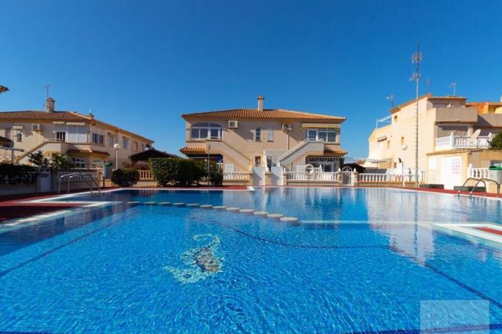 Bungalow en venta en Torrevieja, Aguas nuevas 2 photo 0