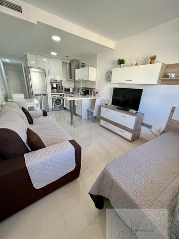 Apartamento en venta en Torrevieja, Calas blanca photo 0