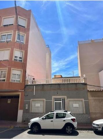 Adosada en venta en Torrevieja photo 0