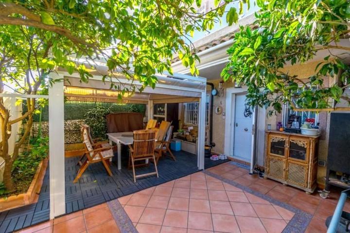 Adosada en venta en Torrevieja photo 0