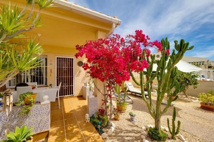 Bungalow en venta en Torrevieja photo 0