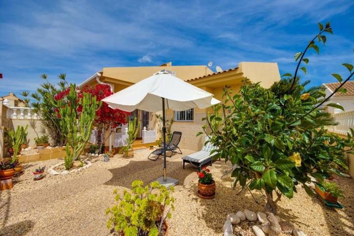 Chalet en venta en Torrevieja photo 0